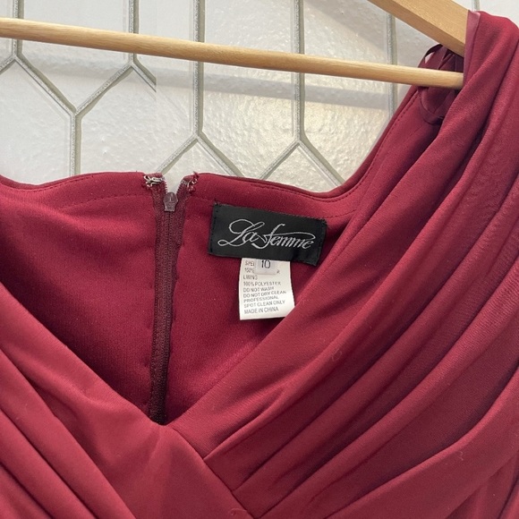 LA FEMME Ruched Jersey Off Shoulder/ Portrait Column Gown in Wine Size US 10 - Picture 7 of 10